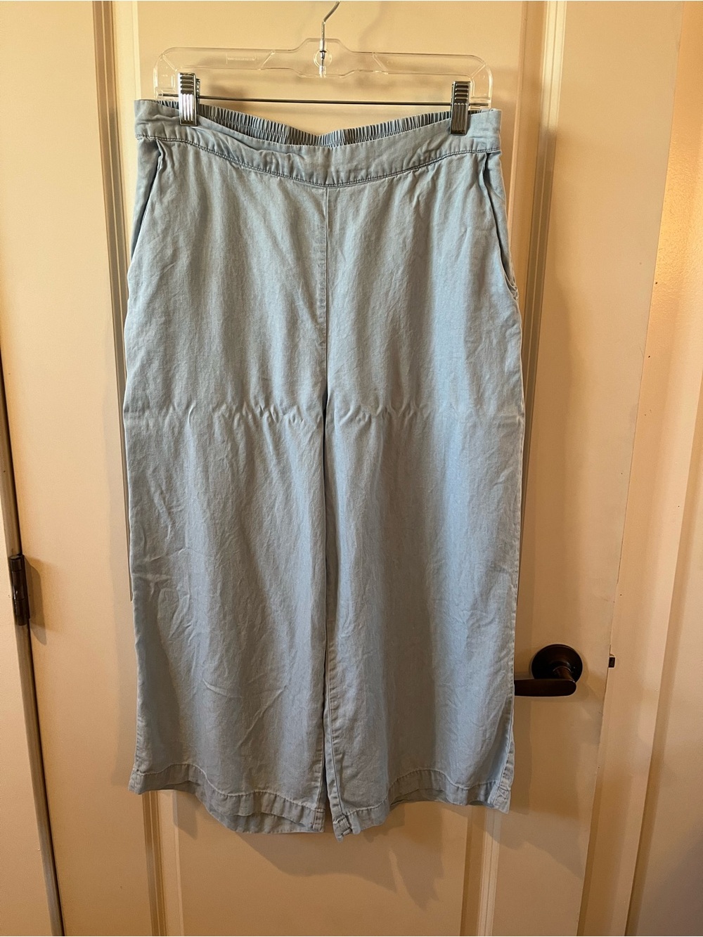 Light Blue Wide-Leg Midi Pants with Elastic Waist